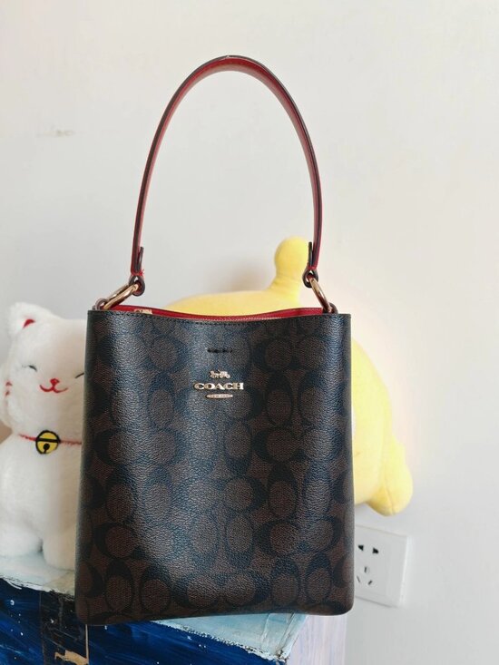 Coach Handbags - Coach Town 26 Medium Classic Vintage Flower Handbag